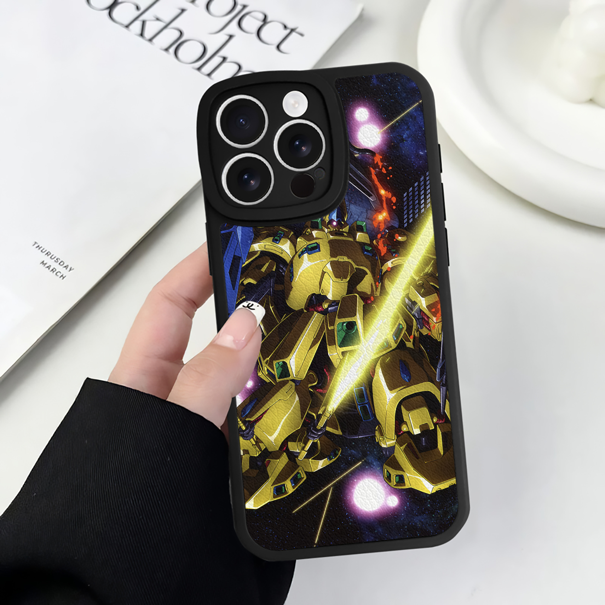 （画像用） 機動戦士ガンダム Mobile Suit Gundam 【iPhone 16シリーズ対応】シリコンスマホケース（レザー調） 材質：シリコン
